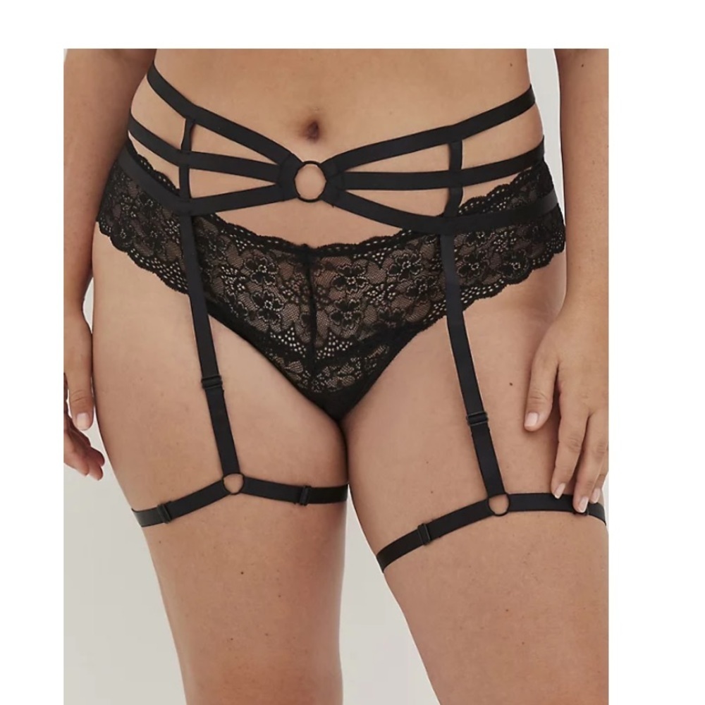 TORRID NWT LEG GARTER BELT - STRAPPY BLACK